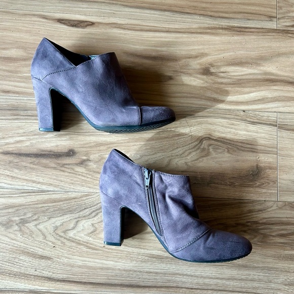 AEROSOLES Charcoal Heeled Booties - Picture 5 of 7